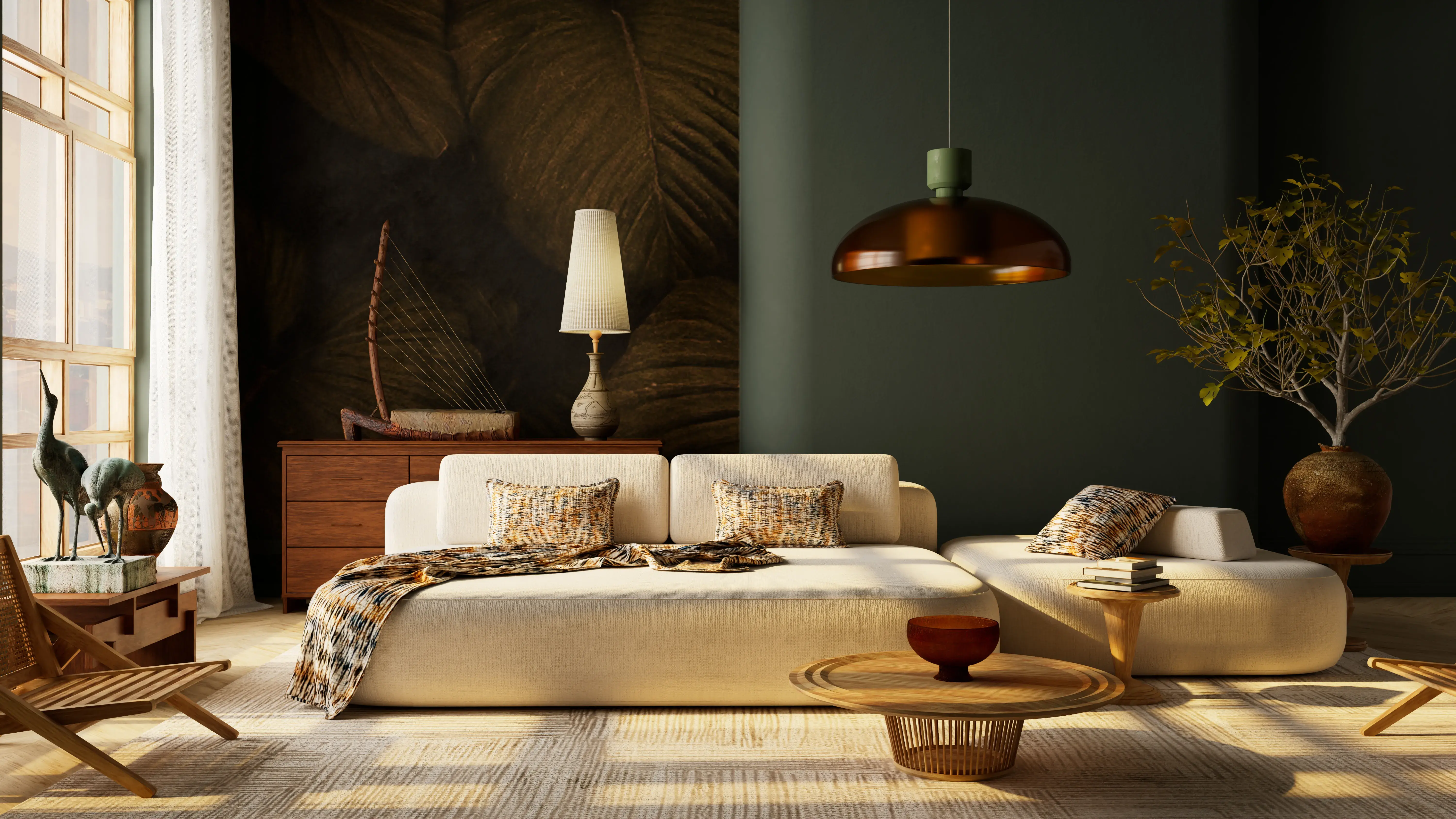 Salon w stylu japandi z szarymi ścianami, białą sofą w centrum, małym brązowym stolikiem przed kanapą, brązowym składanym drewnianym krzesłem i drewnianą brązową szafką za kanapą. 